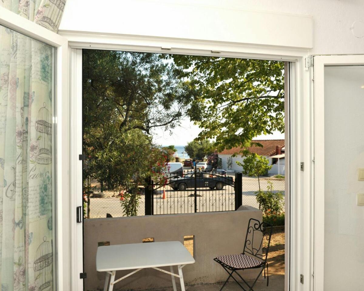 Irina Haus Apartment Gerakini Exterior photo